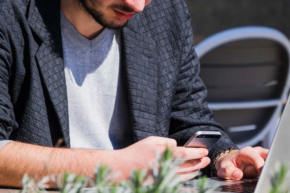 Person visits website that sell legit cannabis snacks